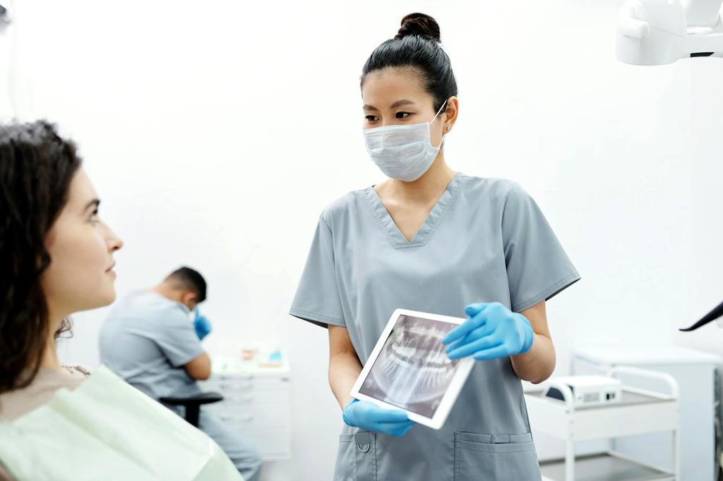 Dr. Amina Khatri